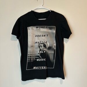 Money Doesn’t Matter. Only Music Matters. Medium Black T-shirt